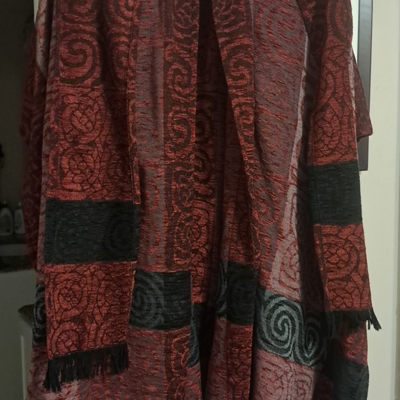 Irish Cape - Picture 5 of 5